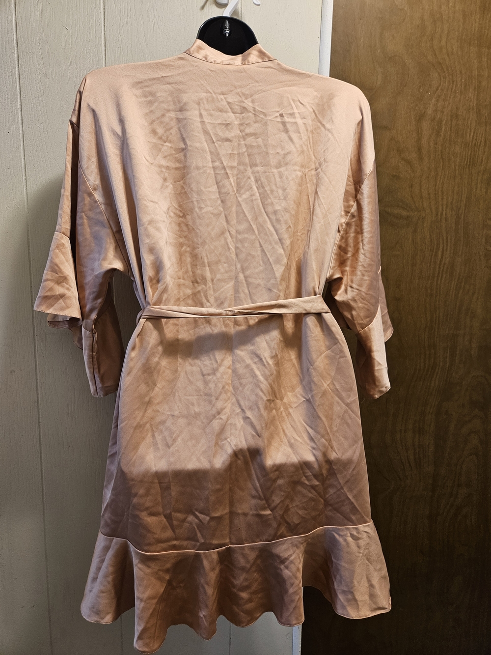 Victoria's Secret Satin Kimono Robe in Blush Pink - Picture 2 of 3